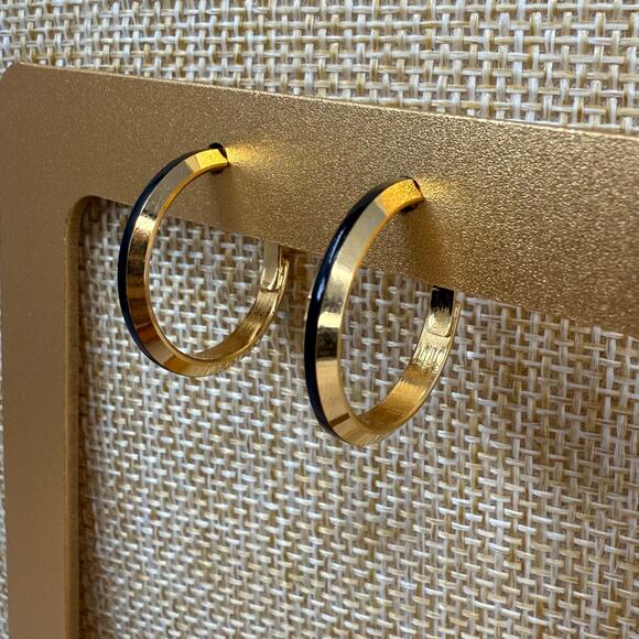 Vintage Crown Trifari Gold Tone Black Enamel Hoop Clip On Earrings - Picture 1 of 7